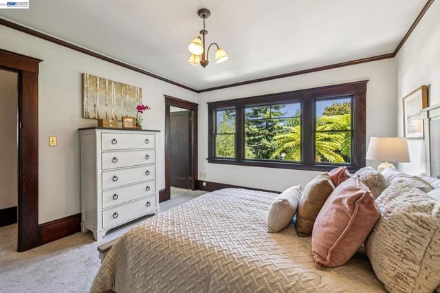 1222 Versailles Ave, Alameda, CA 94501