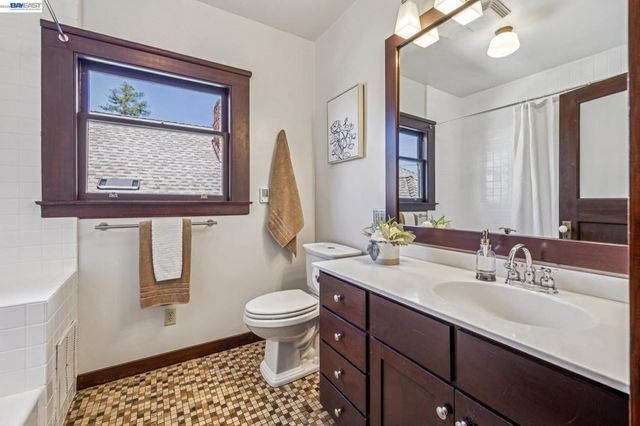 1222 Versailles Ave, Alameda, CA 94501
