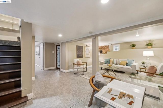 1222 Versailles Ave, Alameda, CA 94501