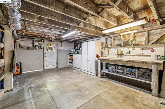 1222 Versailles Ave, Alameda, CA 94501