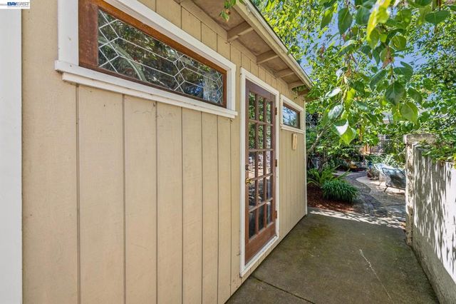 1222 Versailles Ave, Alameda, CA 94501