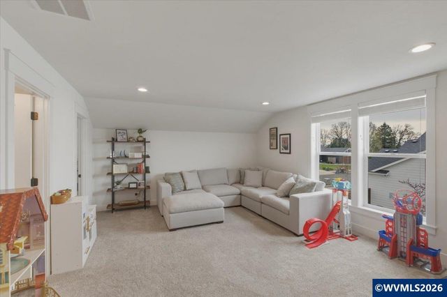 4644 NE Crown Ln, Albany, OR 97321