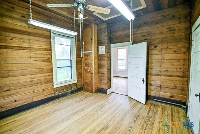 608 N Clinton Street, Cuero, TX 77954