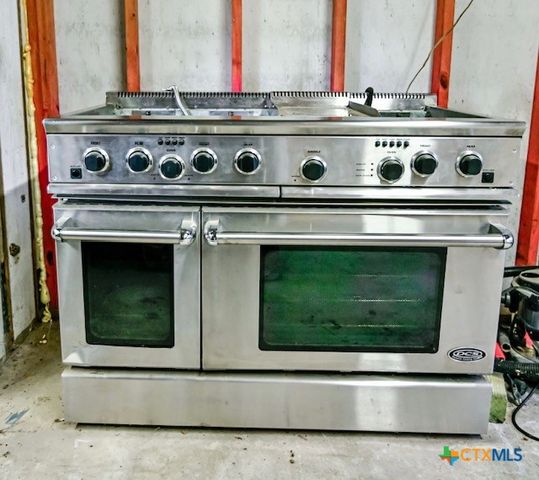 608 N Clinton Street, Cuero, TX 77954
