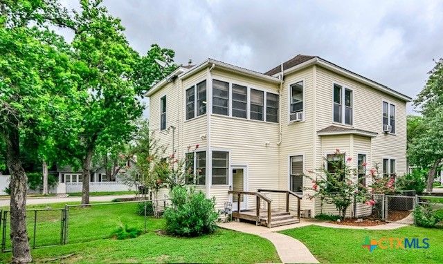 608 N Clinton Street, Cuero, TX 77954