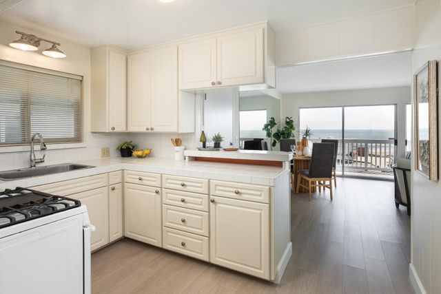 2621 E Cliff Drive, Santa Cruz, CA 95062