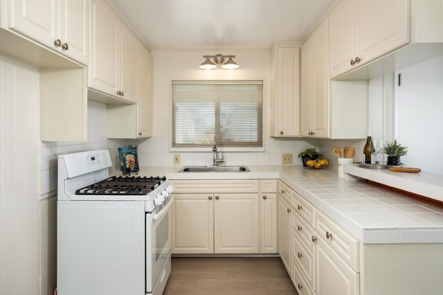 2621 E Cliff Drive, Santa Cruz, CA 95062