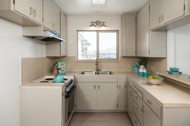 2621 E Cliff Drive, Santa Cruz, CA 95062