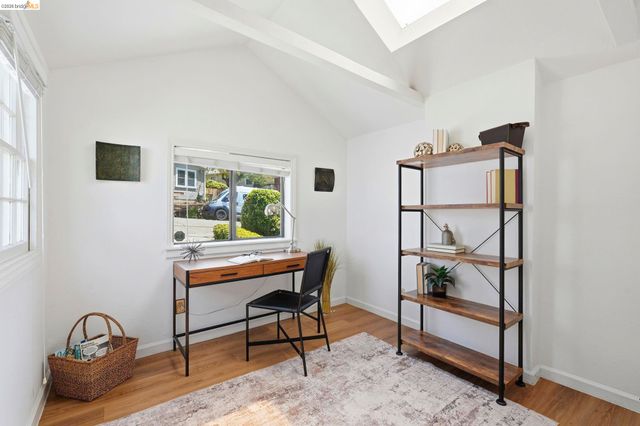 7843 Outlook Ave, Oakland, CA 94605