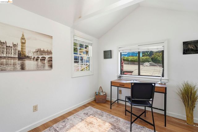 7843 Outlook Ave, Oakland, CA 94605