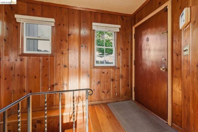 7843 Outlook Ave, Oakland, CA 94605