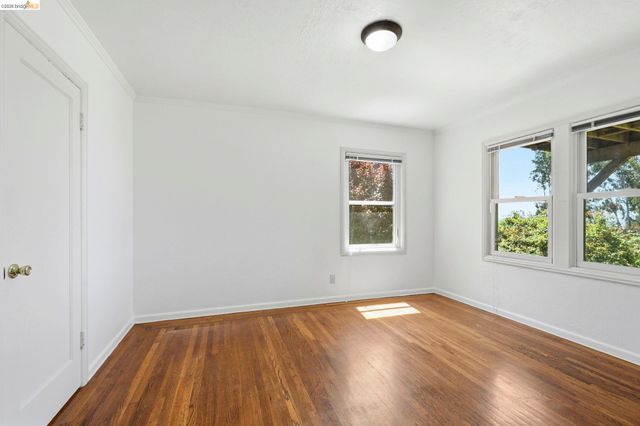 7843 Outlook Ave, Oakland, CA 94605