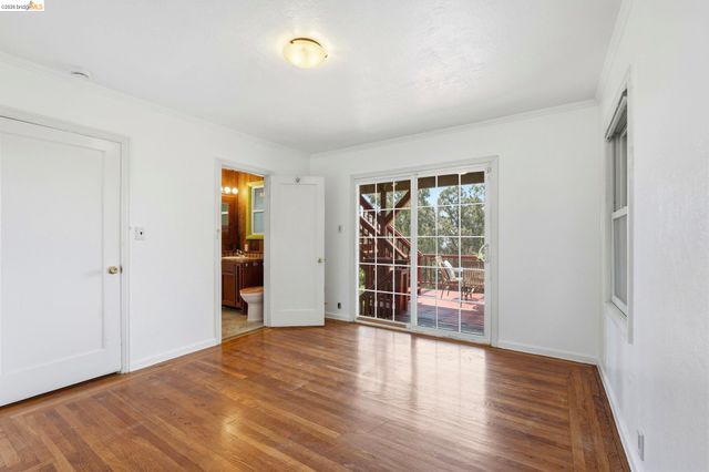 7843 Outlook Ave, Oakland, CA 94605