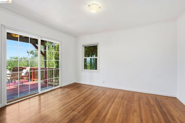 7843 Outlook Ave, Oakland, CA 94605