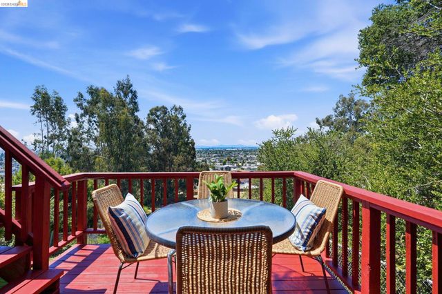7843 Outlook Ave, Oakland, CA 94605