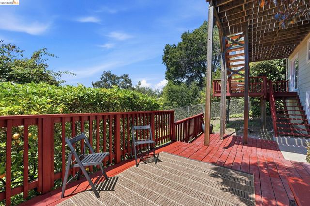 7843 Outlook Ave, Oakland, CA 94605