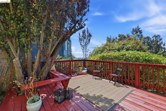7843 Outlook Ave, Oakland, CA 94605
