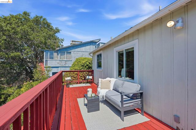 7843 Outlook Ave, Oakland, CA 94605
