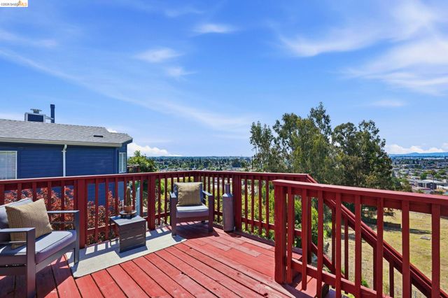 7843 Outlook Ave, Oakland, CA 94605