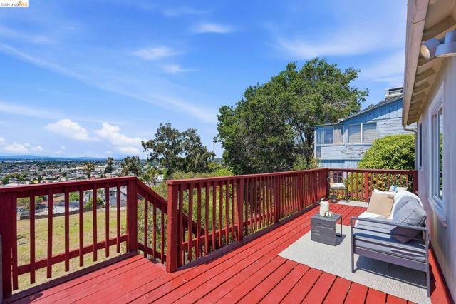 7843 Outlook Ave, Oakland, CA 94605