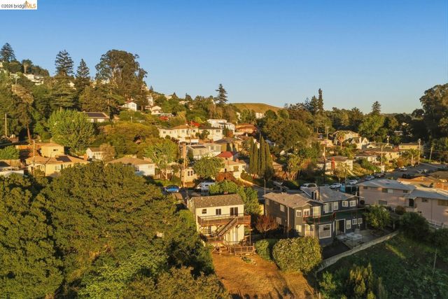7843 Outlook Ave, Oakland, CA 94605