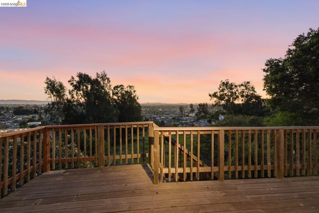 7843 Outlook Ave, Oakland, CA 94605