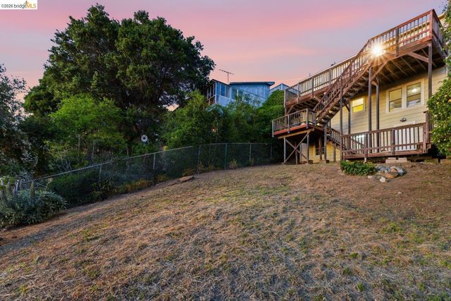7843 Outlook Ave, Oakland, CA 94605
