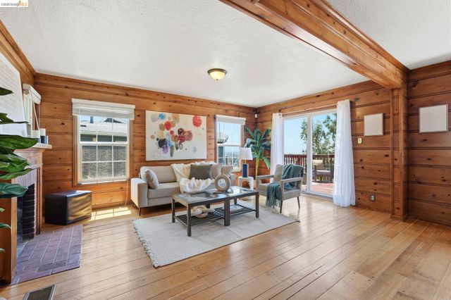 7843 Outlook Ave, Oakland, CA 94605