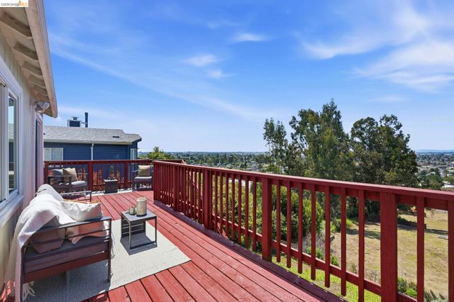 7843 Outlook Ave, Oakland, CA 94605