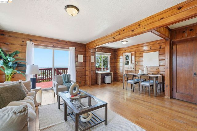 7843 Outlook Ave, Oakland, CA 94605