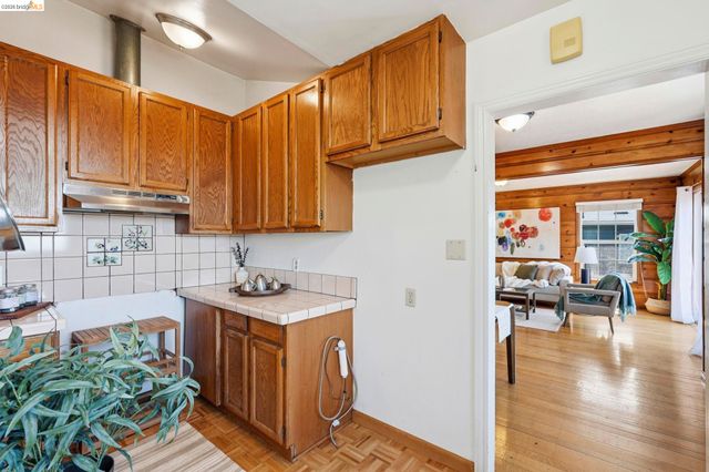 7843 Outlook Ave, Oakland, CA 94605