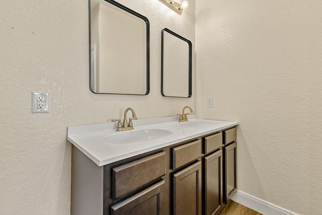 195 Harville Rd, Kerrville, TX 78028