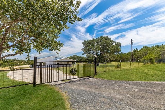 195 Harville Rd, Kerrville, TX 78028
