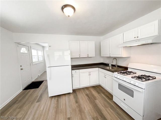 832 S Logan Street, Elyria, OH 44035