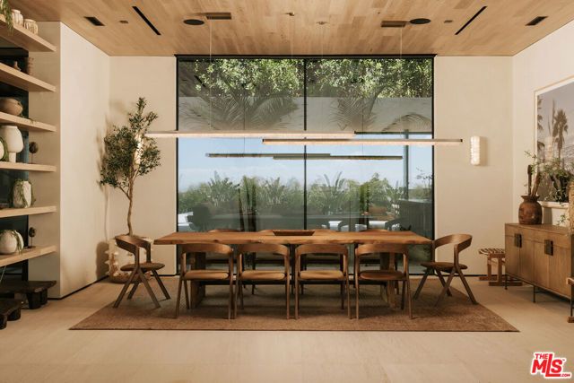 1210 Chickory Lane, Los Angeles, CA 90049
