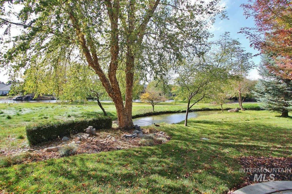 375 E Eaglewoods Ln, Eagle, ID 83616 photo 3