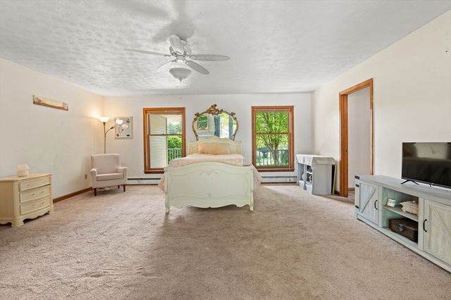 103 Renshaw Rd, Weare, NH 03281