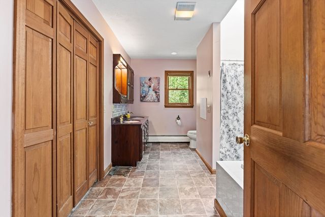 103 Renshaw Rd, Weare, NH 03281