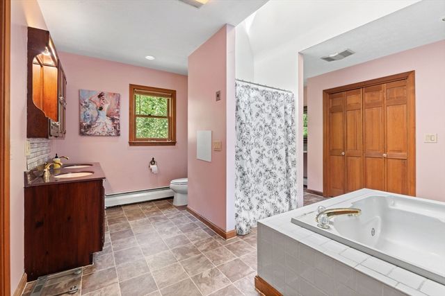 103 Renshaw Rd, Weare, NH 03281