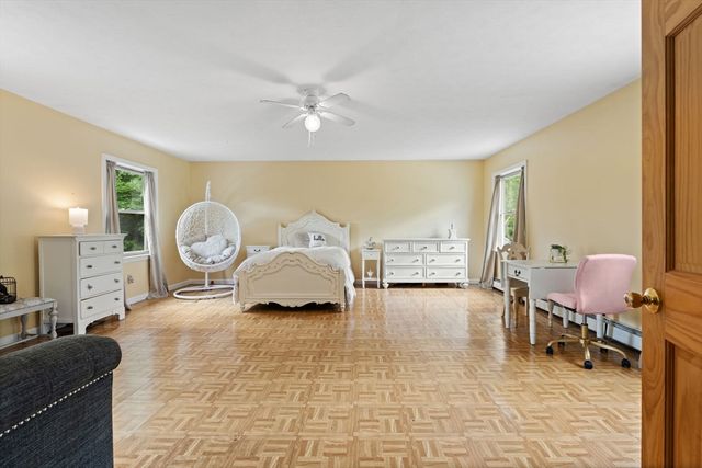 103 Renshaw Rd, Weare, NH 03281