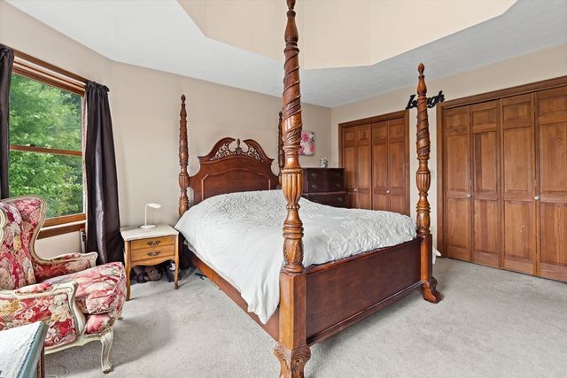 103 Renshaw Rd, Weare, NH 03281