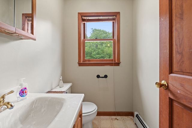 103 Renshaw Rd, Weare, NH 03281