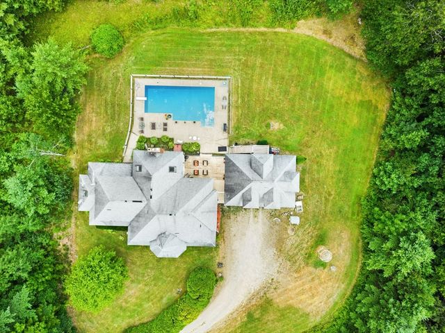 103 Renshaw Rd, Weare, NH 03281