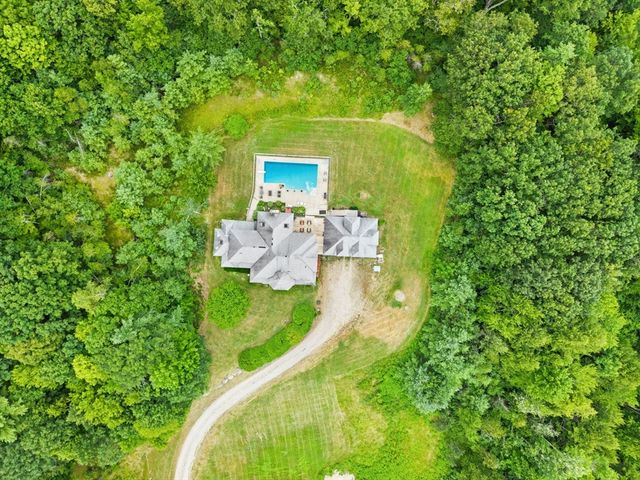 103 Renshaw Rd, Weare, NH 03281