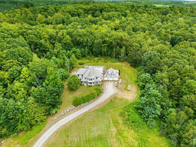 103 Renshaw Rd, Weare, NH 03281