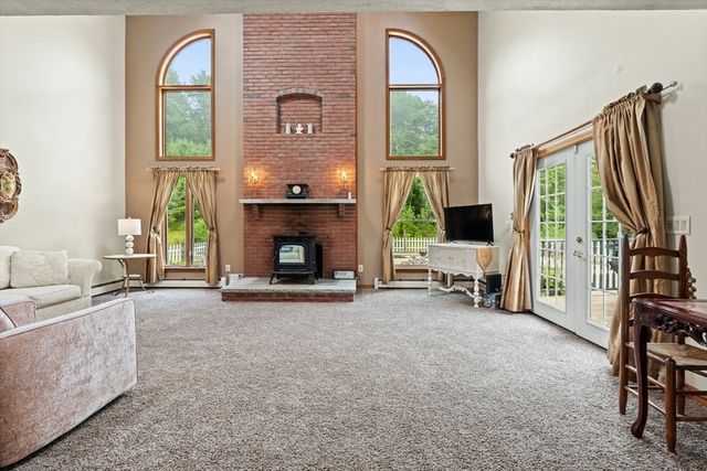 103 Renshaw Rd, Weare, NH 03281