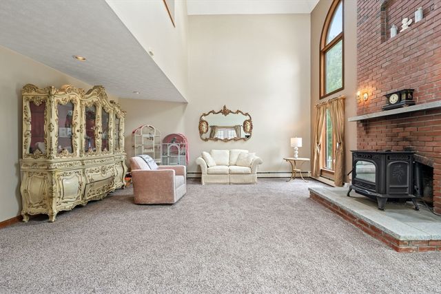 103 Renshaw Rd, Weare, NH 03281