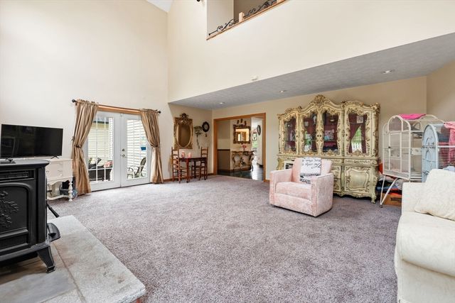 103 Renshaw Rd, Weare, NH 03281