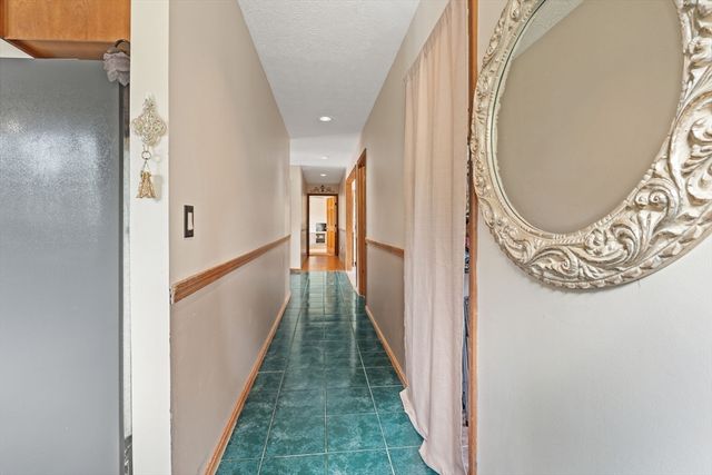 103 Renshaw Rd, Weare, NH 03281