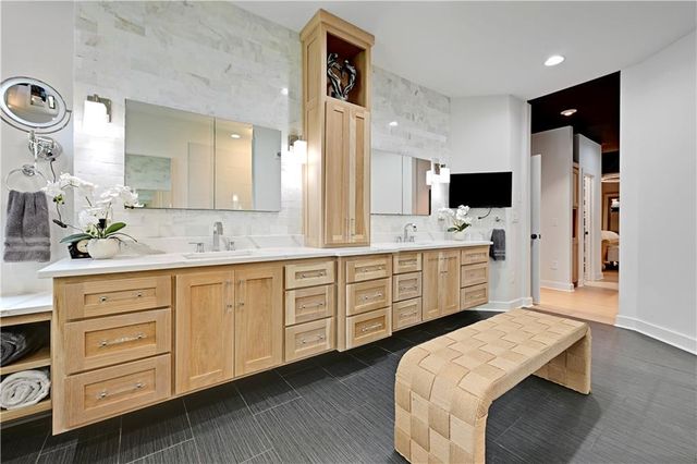 5703 W 128th Street, Overland Park, KS 66209